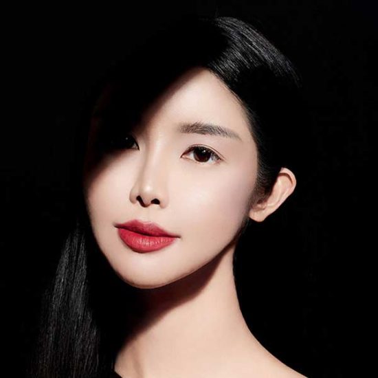 Vampire ultimate whitening sunscreen by Heiress - Slider model 1